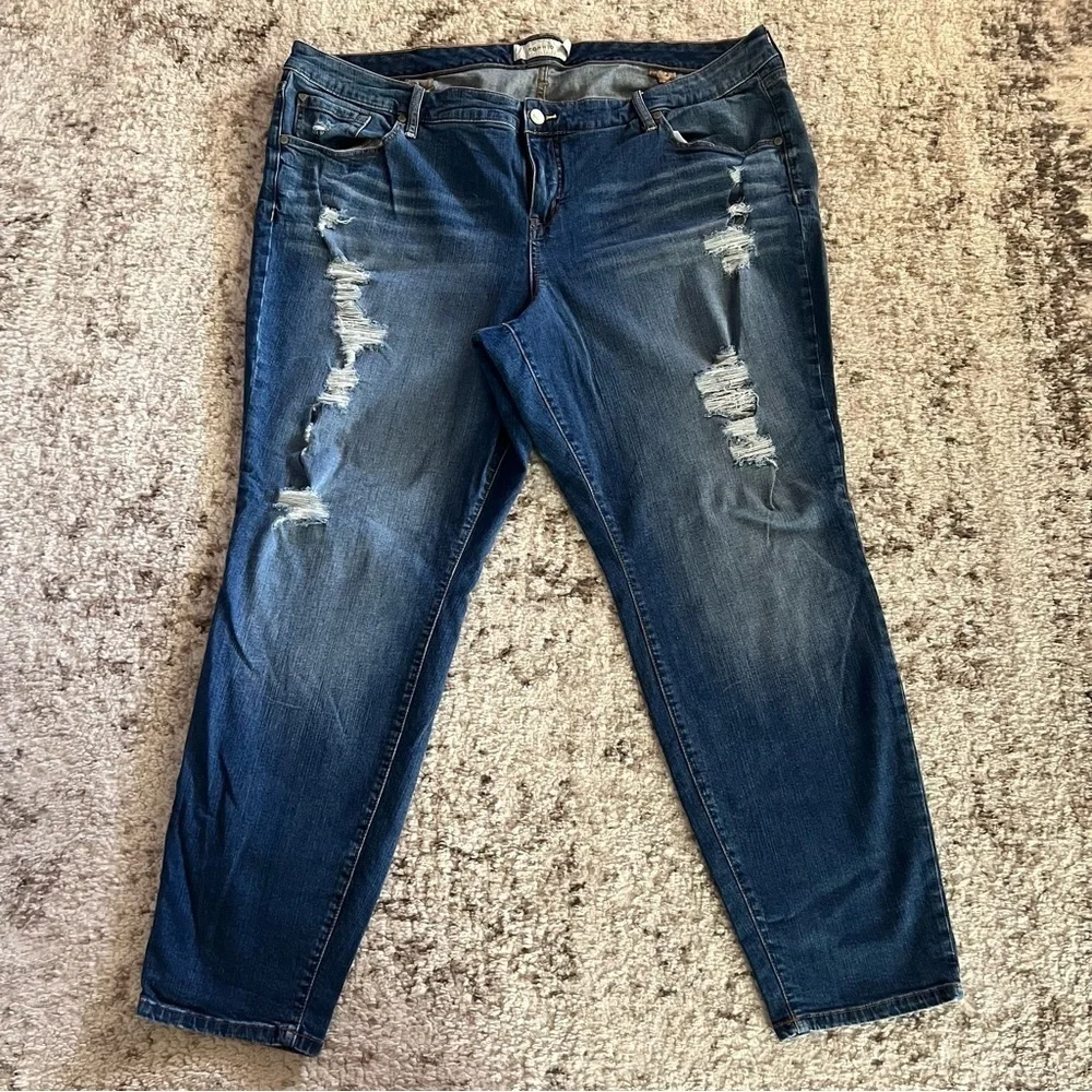Torrid Bombshell Skinny Distressed Denim Jeans Womens size 26 Medium Wash